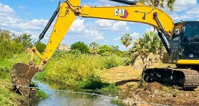 Abertura de canais em Várzea Alegre para reduzir riscos de alagamentos durante o período chuvoso
