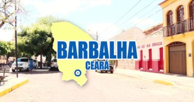Bandeira e brasão do município de Barbalha, no Ceará, símbolos oficiais da cidade