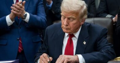 Donald Trump anuncia tarifa de 25% contra países que fazem negócios com o Irã, medida pode impactar comércio do Brasil.