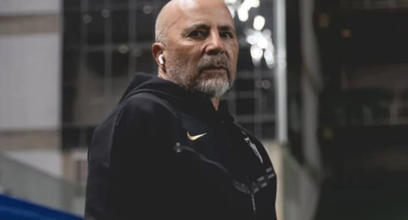 Sampaoli cobra reforços e SAF do Atlético-MG avança por volante e meia para 2026