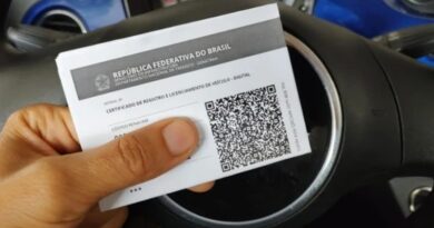 Motoristas de São Paulo são alertados sobre pagamento obrigatório do licenciamento veicular em 2026 além do IPVA.