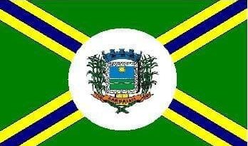 Bandeira e brasão do município de Barbalha, no Ceará, símbolos oficiais da cidade