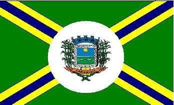 Bandeira e brasão do município de Barbalha, no Ceará, símbolos oficiais da cidade