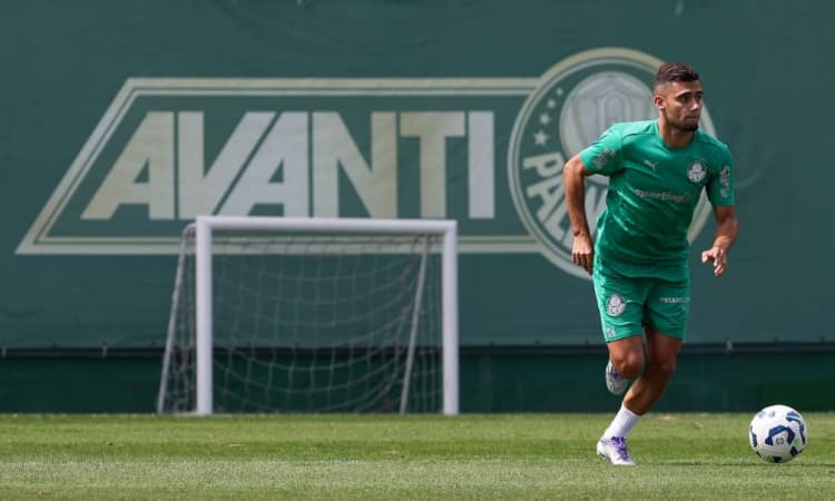 Andreas Pereira sofre lesão no ombro e deve ficar fora do Palmeiras por até um mês